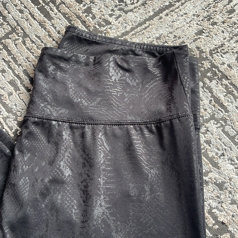 American Eagle Outfitters Black Textured Leggings - Picture 2 of 4
